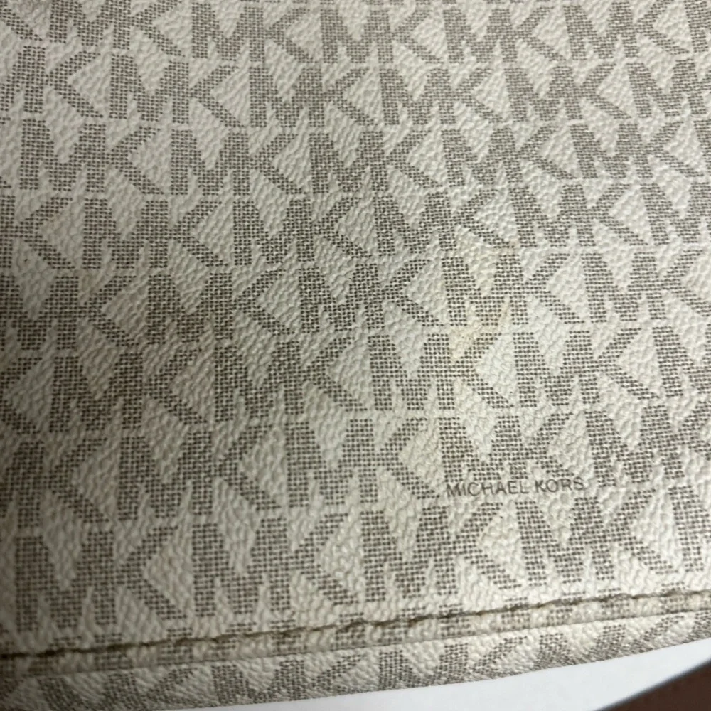 Michael Kors Jet Set Large Messenger Bag